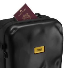 Crash-Baggage_bags_Iconic-Backpack_Black_std_04